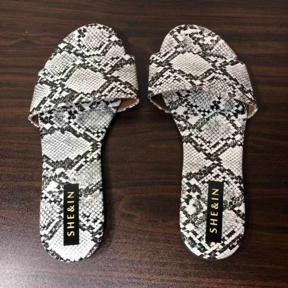 Shein She&In Womans Girl Junior Sandal Slip On Flats Size US 8 EU 39 Snake Skin